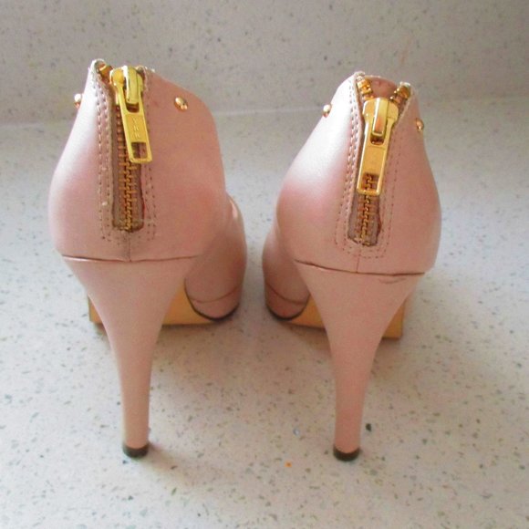 Call It Spring Nude Heels w/ Gold Hardware Sz 7.5 - Picture 3 of 10